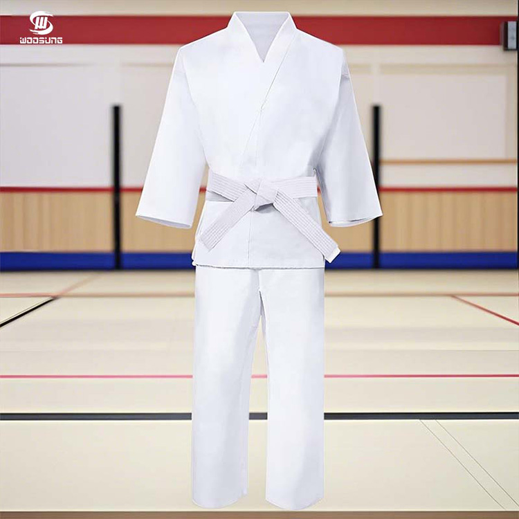 Superlicht karate-uniform